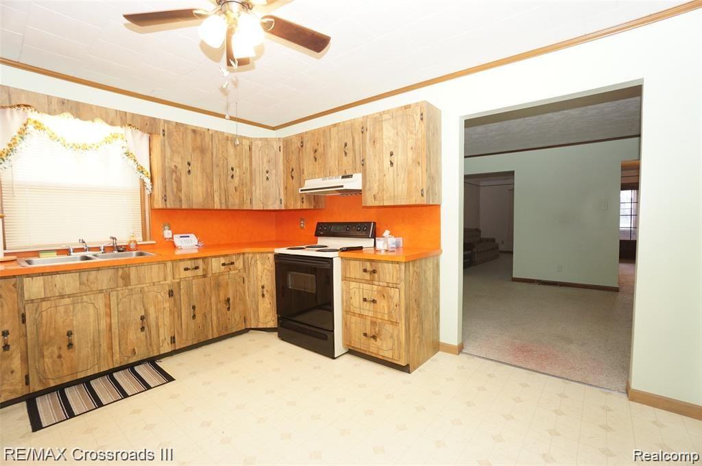 21807 Telegraph Road Trenton, MI 48183 - Photo 4 of 27 Gallery Image 4