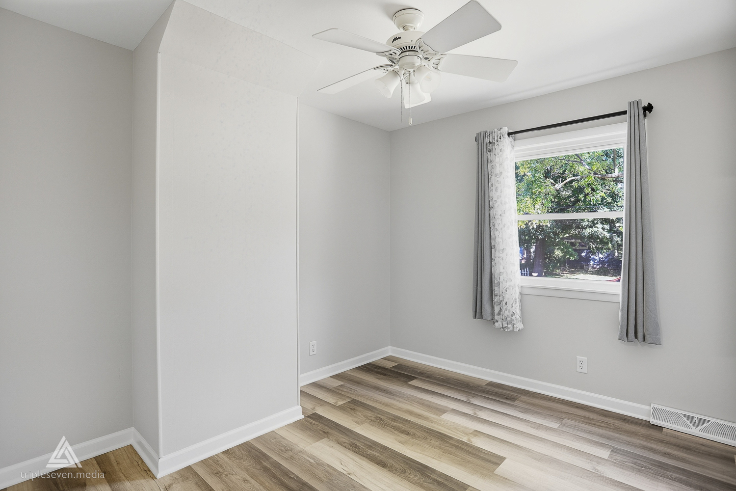 910 Dawn Court DeKalb, IL 60115 - Photo 8 of 19