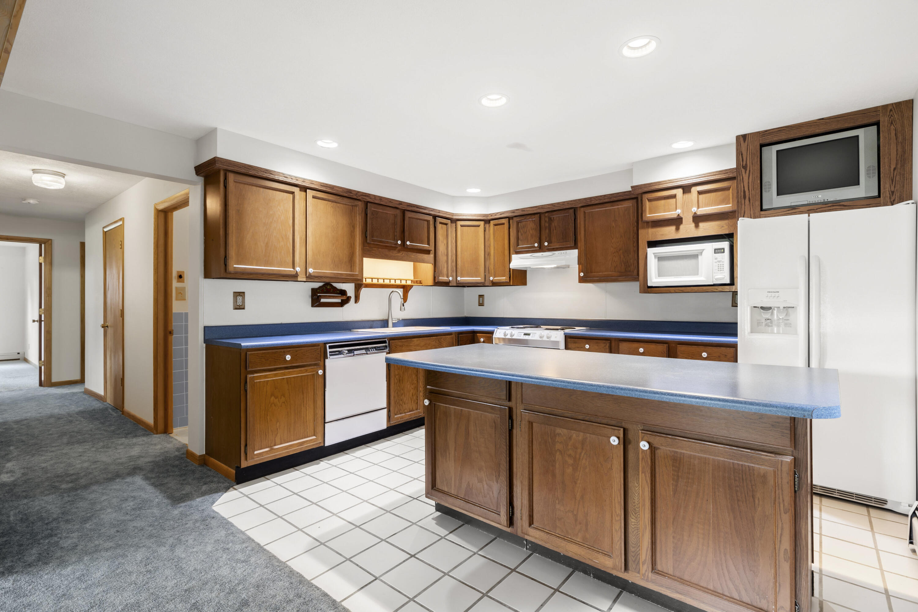 2298 Ely Road Honor, MI 49640 - Photo 15 of 53 0S5A8529