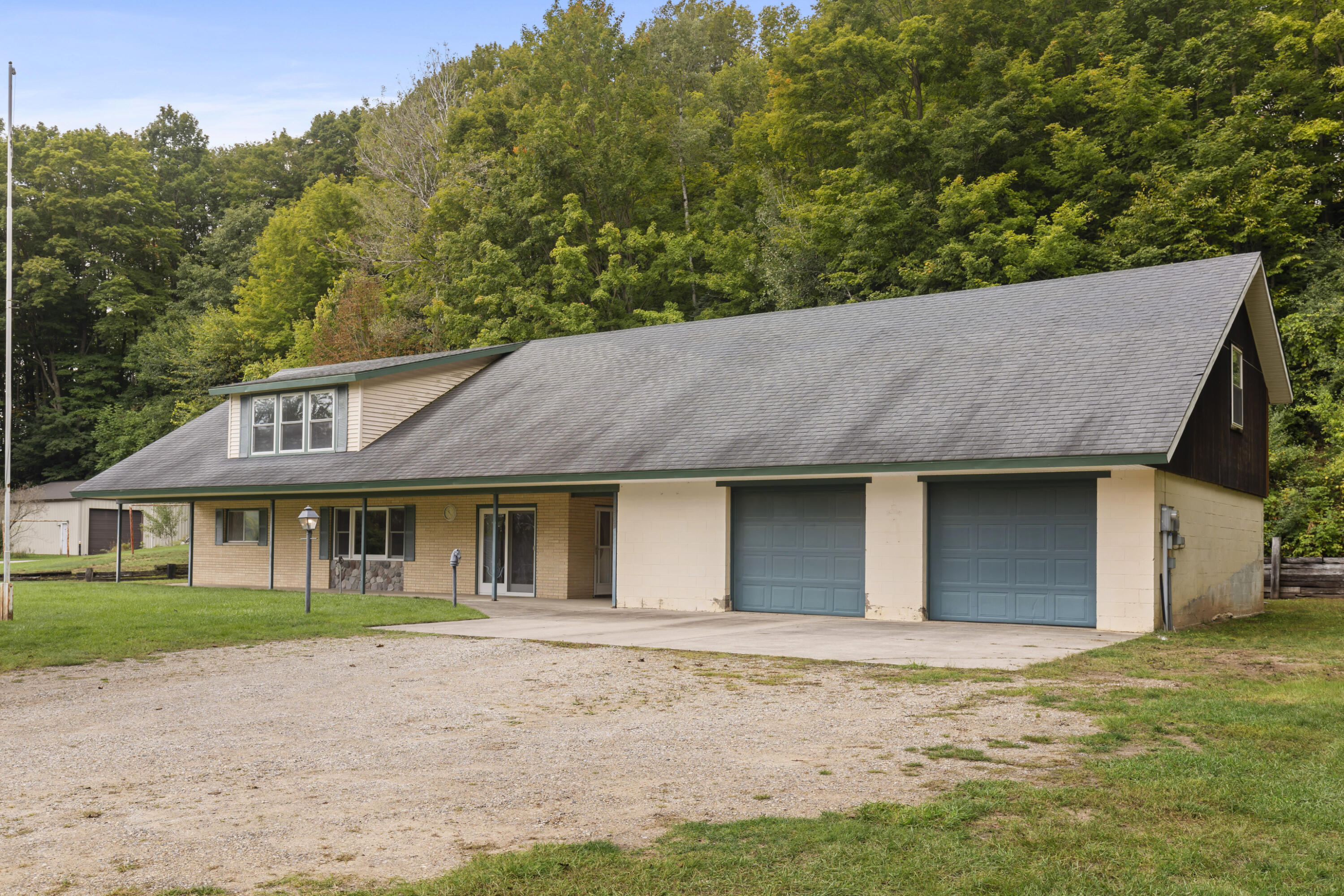 2298 Ely Road Honor, MI 49640 - Photo 4 of 53 0S5A8418