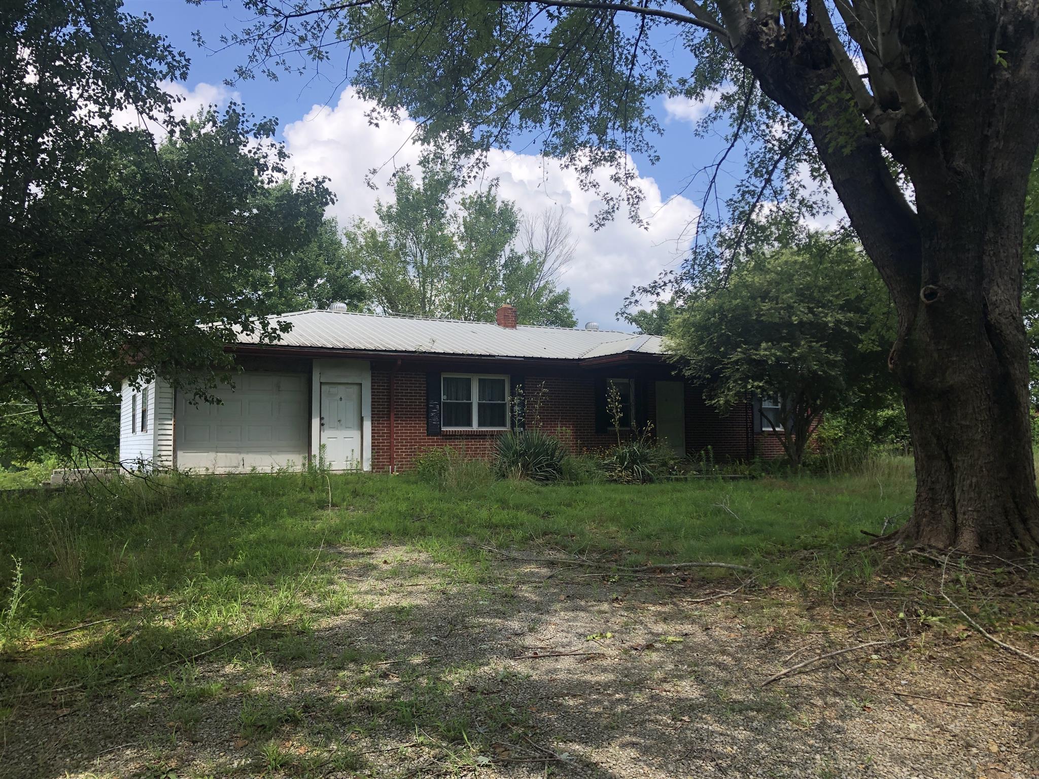 4314 Parkhurst Road Red Boiling Springs, TN 37150 - Photo 2 of 8 a view of a house with a yard