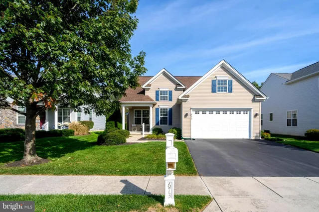 a view of a house with a yard and plants