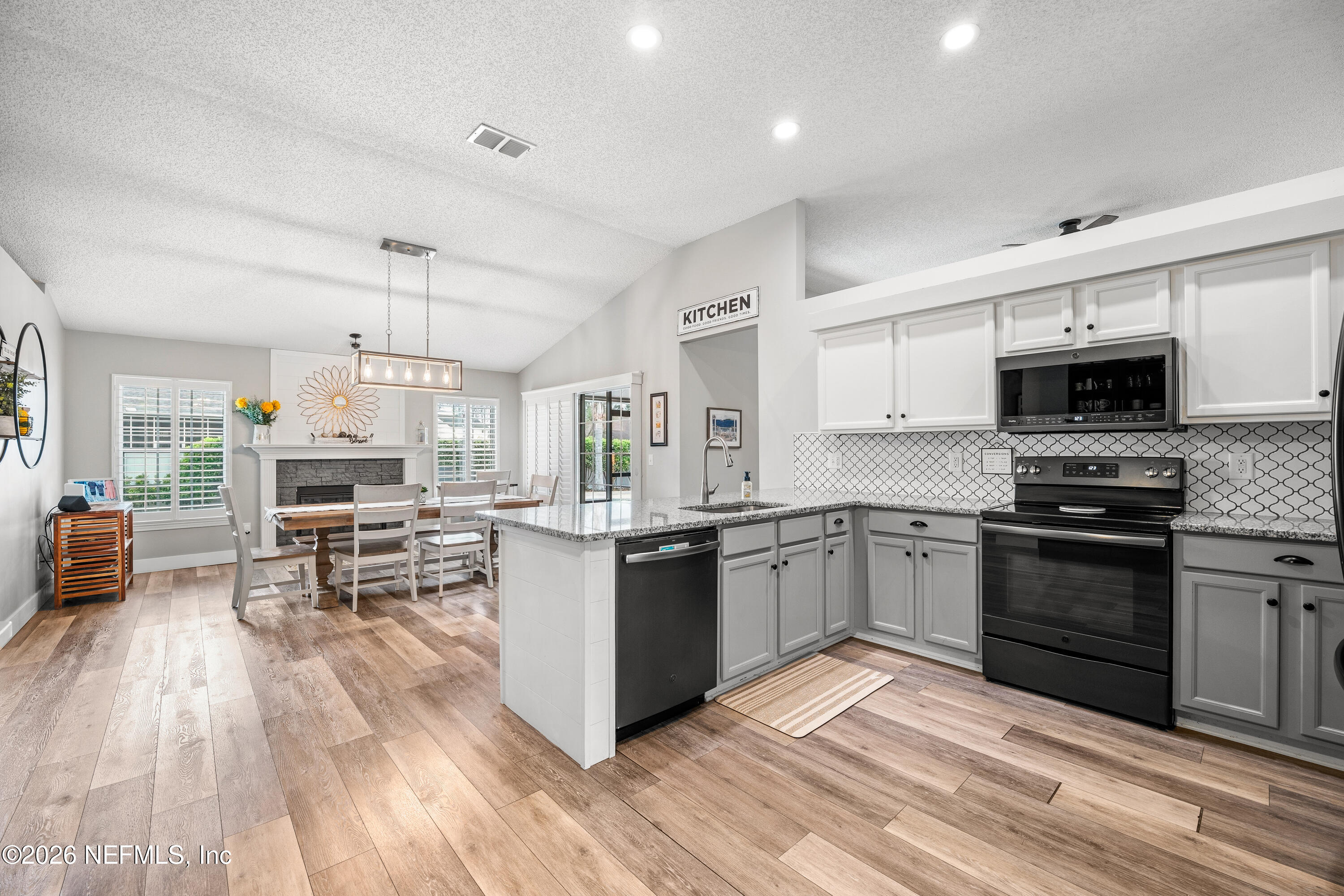 2415 Moon Harbor Way Middleburg, FL 32068 - Photo 32 of 63 31 Kitchen