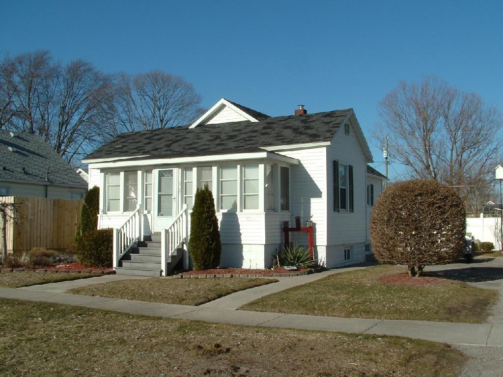 327 Tuttle Street Alpena, MI 49707 - Photo 1 of 19 Gallery Image 1