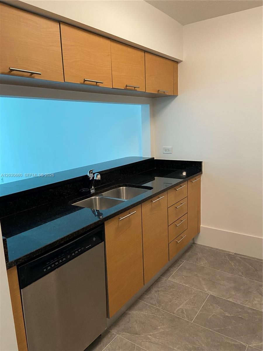 31 Southeast 5th Street, Unit 2103 Miami, FL 33131 - Photo 6 of 12