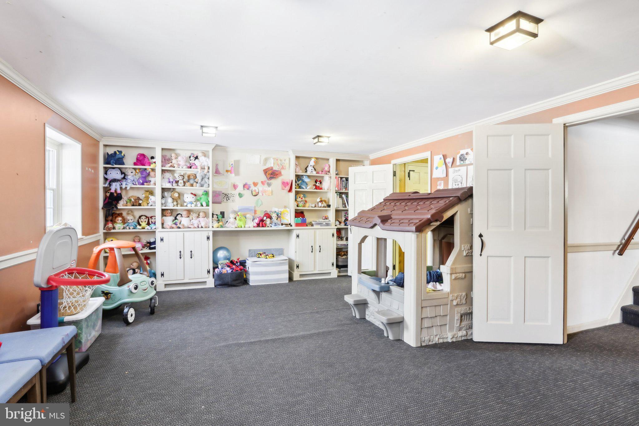 416 Dutton Mill Road Malvern, PA 19355 - Photo 41 of 56 a utility room with dryer and washer