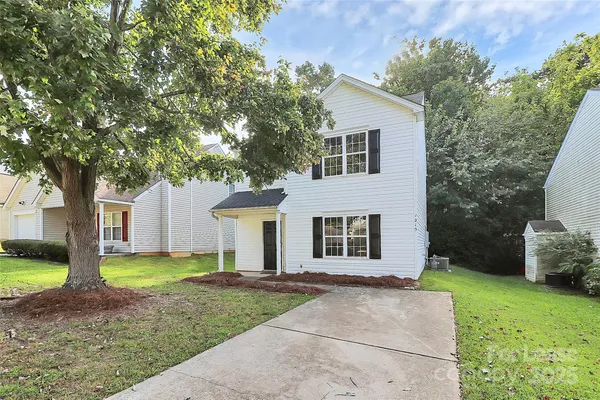 a view of a house with a yard