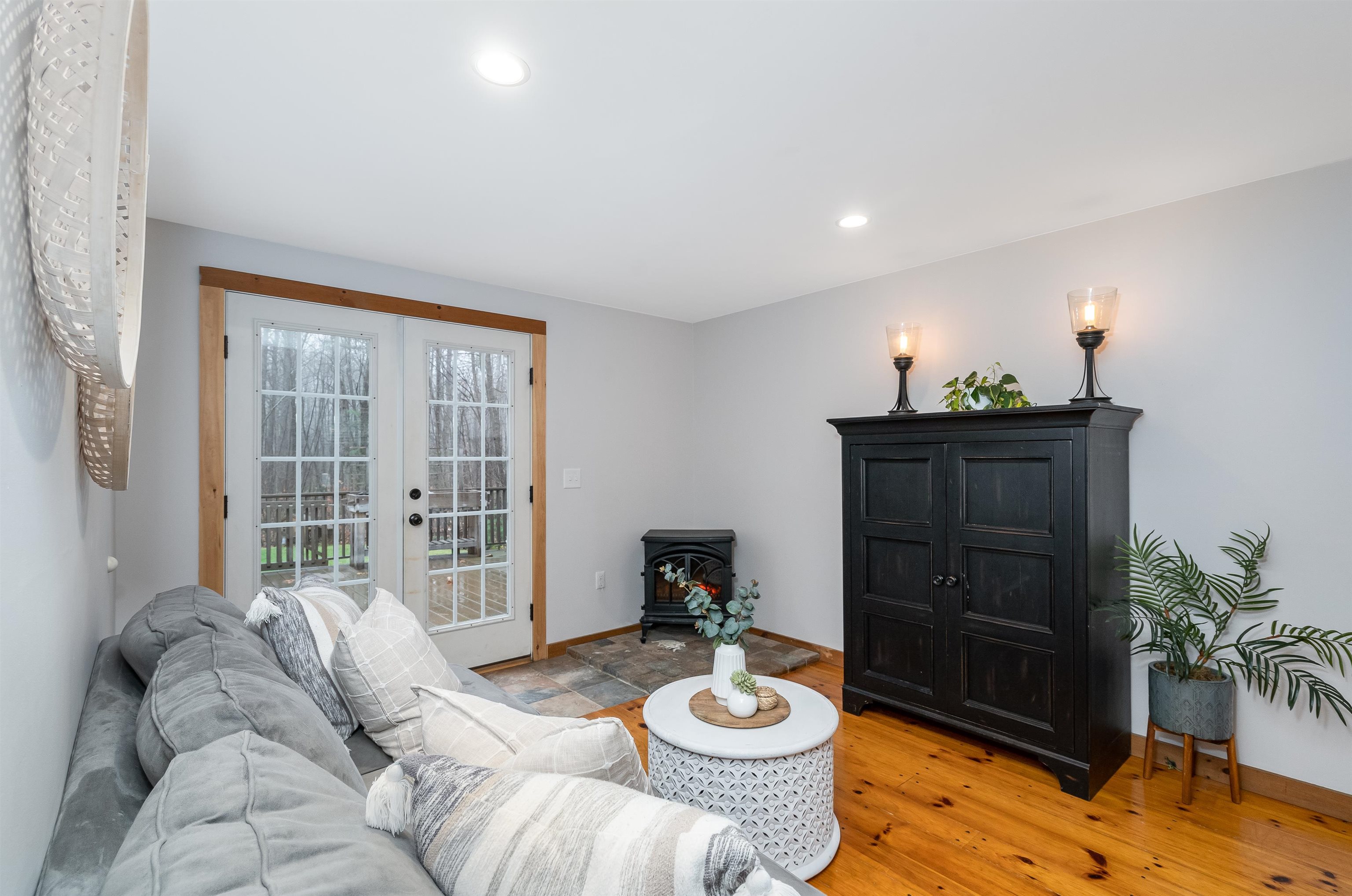 73 Sargent Road Hollis, NH 03049 - Photo 6 of 37
