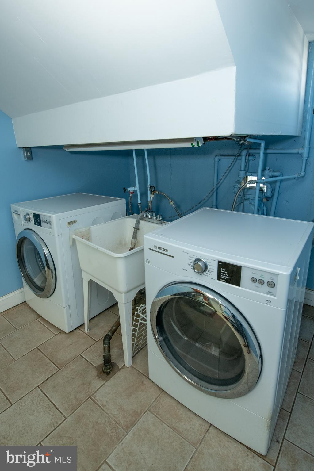 12108 Covert Road Philadelphia, PA 19154 - Photo 16 of 32 Washer, dryer area.