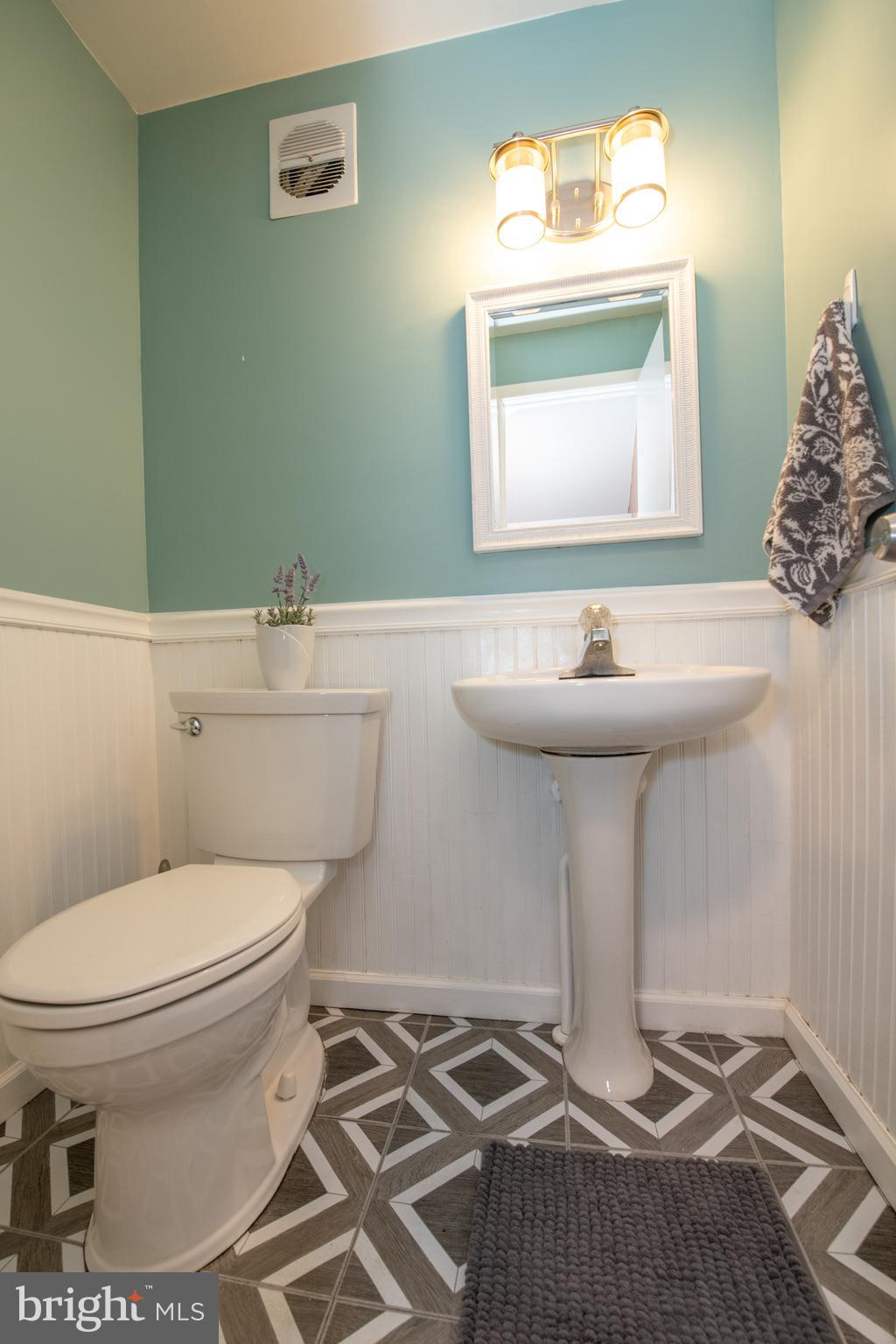 12108 Covert Road Philadelphia, PA 19154 - Photo 17 of 32 Half bath on main level.