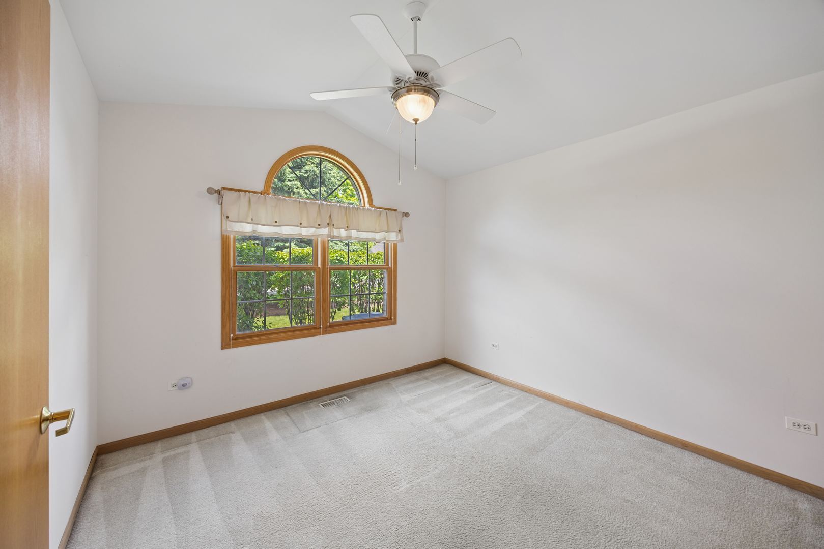 848 Havenshire Road, Unit 848 Naperville, IL 60565 - Photo 12 of 23 an empty room with windows and fan
