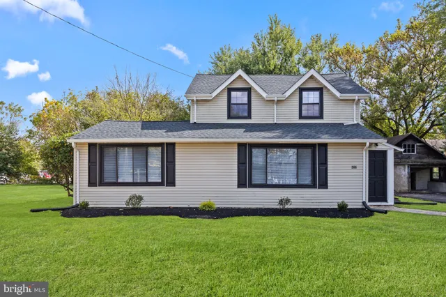 $3,200 | 2555 Trenton Road, Levittown, PA 19056