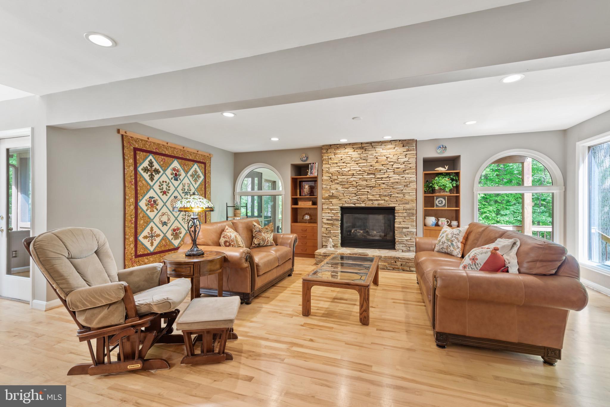 6212 Devon Drive Columbia, MD 21044 - Photo 12 of 69 Family Room