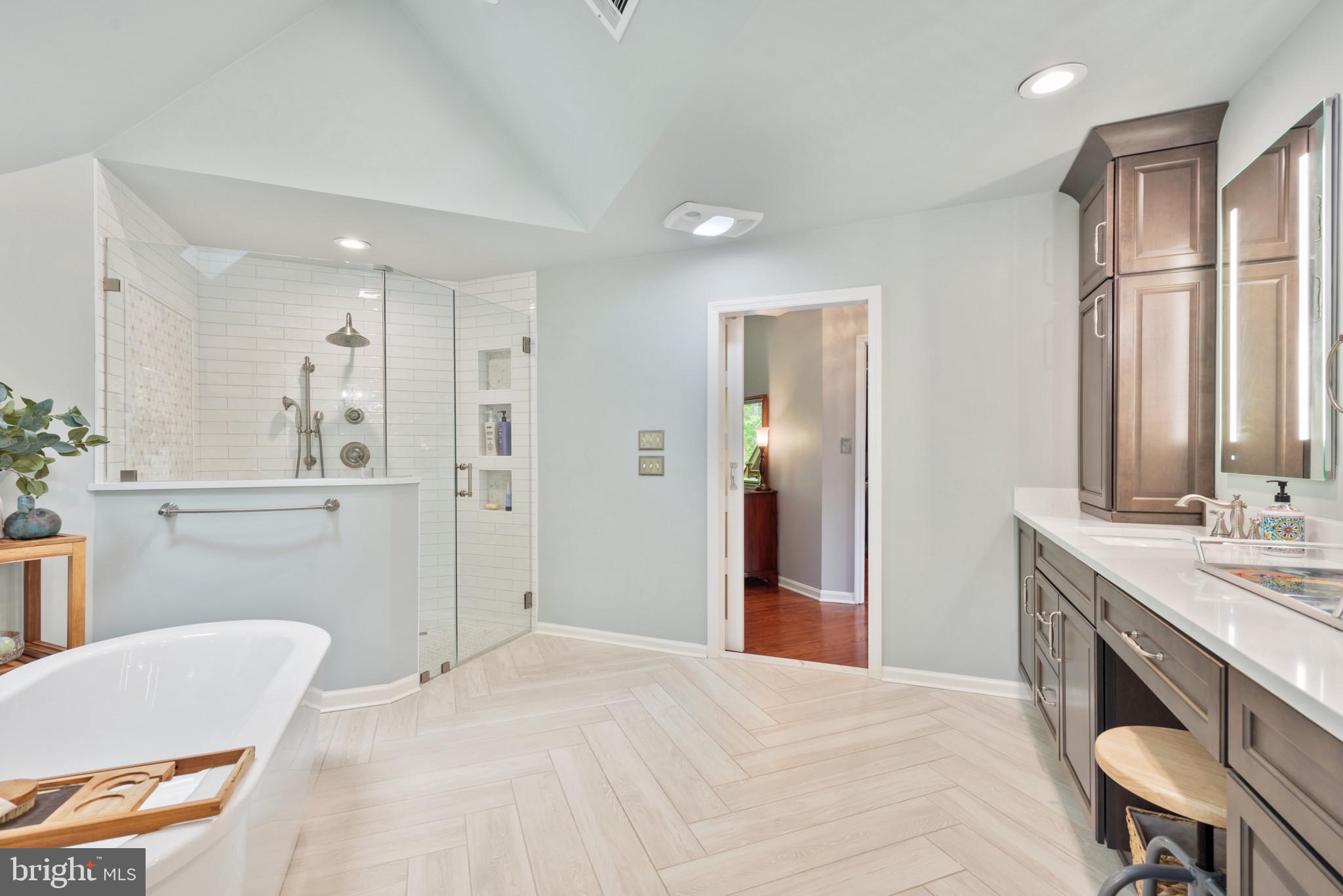 6212 Devon Drive Columbia, MD 21044 - Photo 39 of 69 Owner's Bathroom