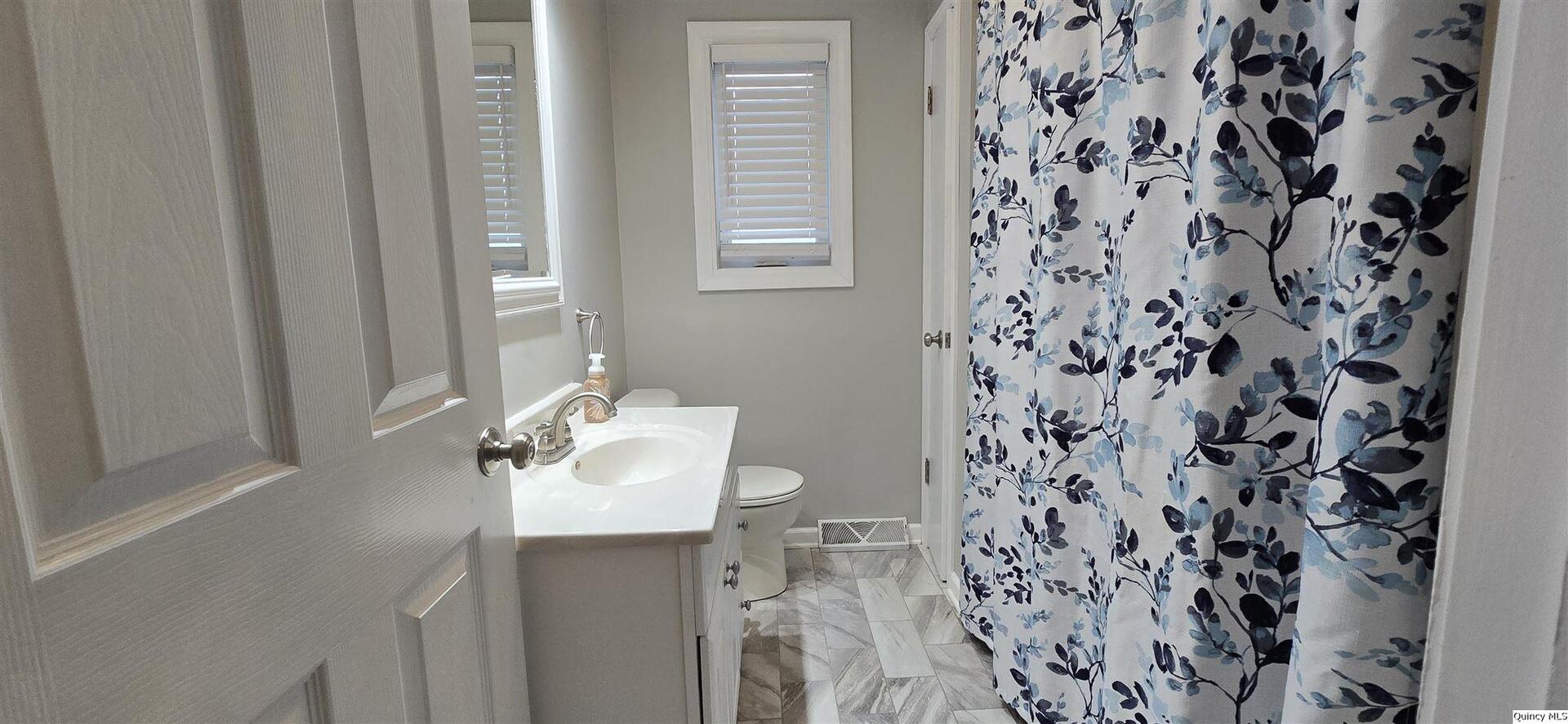 200 Dallas Road Carthage, IL 62321 - Photo 12 of 20 a bathroom with a sink toilet and shower