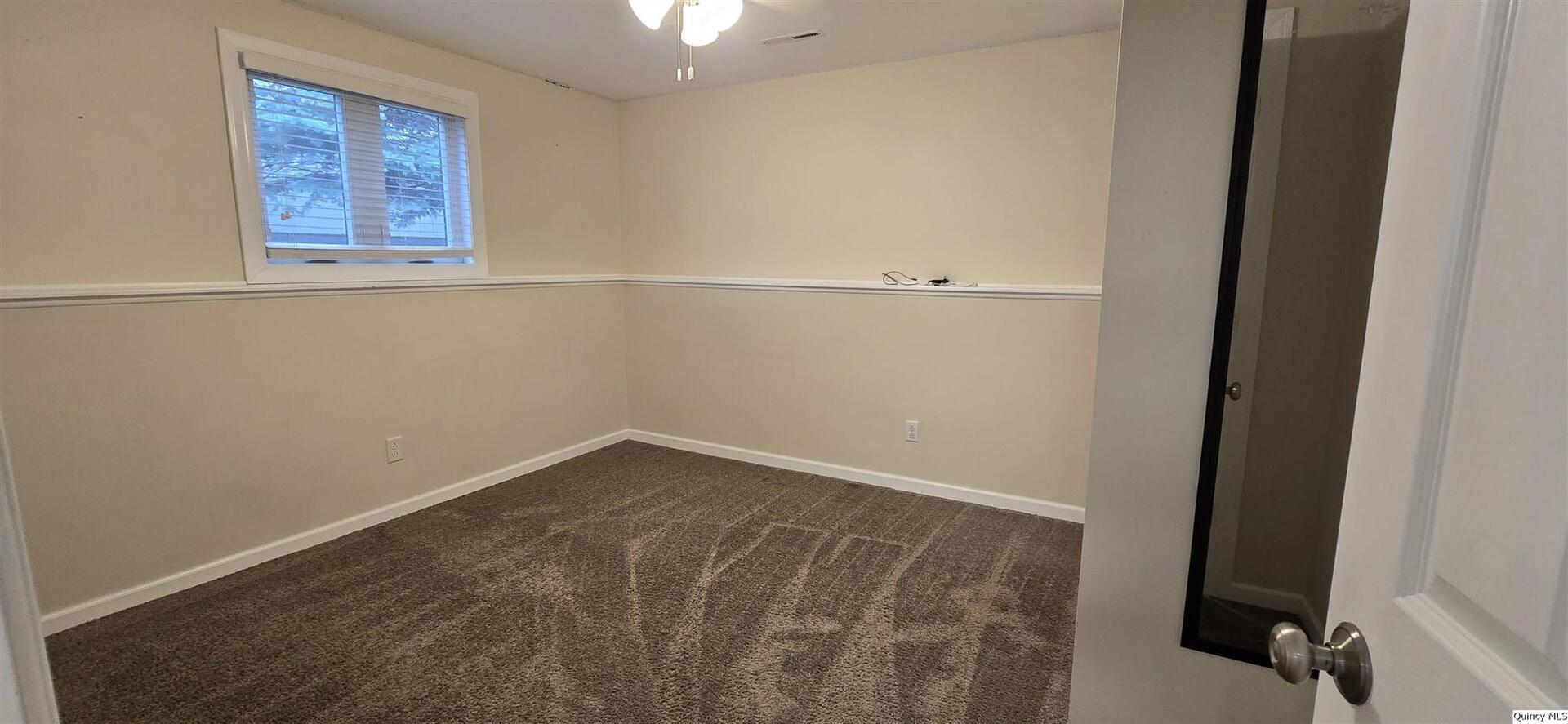 200 Dallas Road Carthage, IL 62321 - Photo 17 of 20 an empty room with a window