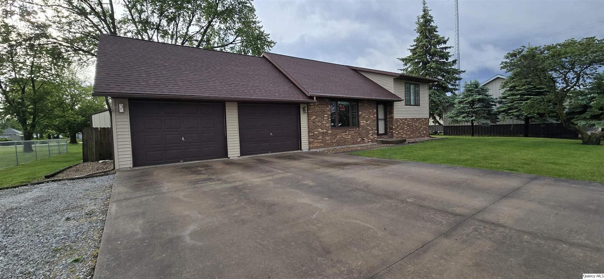 200 Dallas Road Carthage, IL 62321 - Photo 3 of 20 a house view with a garden space