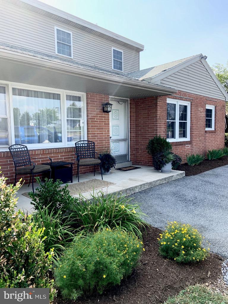 16 North Penryn Road Manheim, PA 17545 - Photo 3 of 26