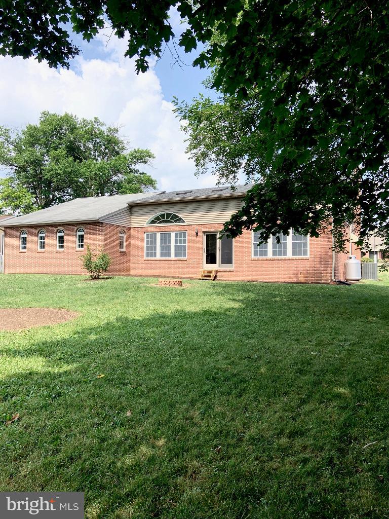 16 North Penryn Road Manheim, PA 17545 - Photo 4 of 26