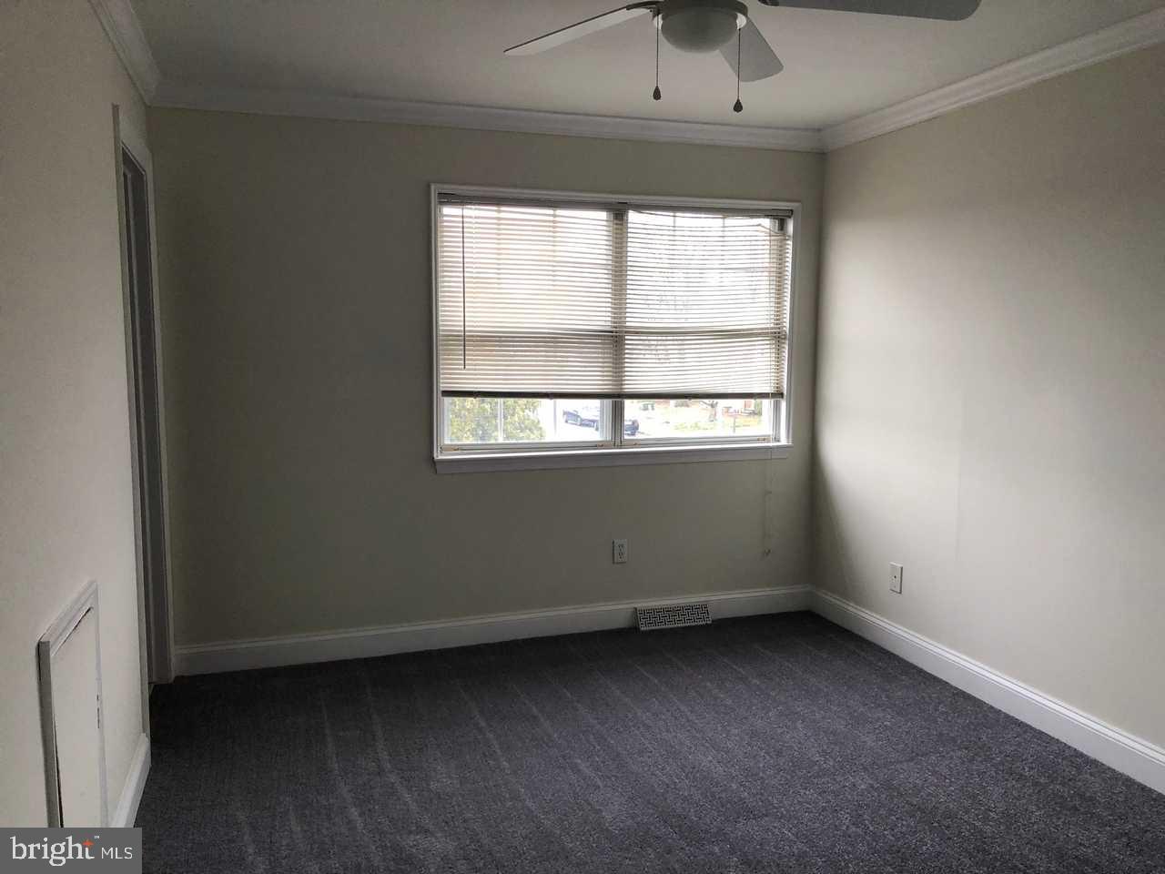 332 Cold Spring Place Dover, DE 19904 - Photo 16 of 30 an empty room with a window