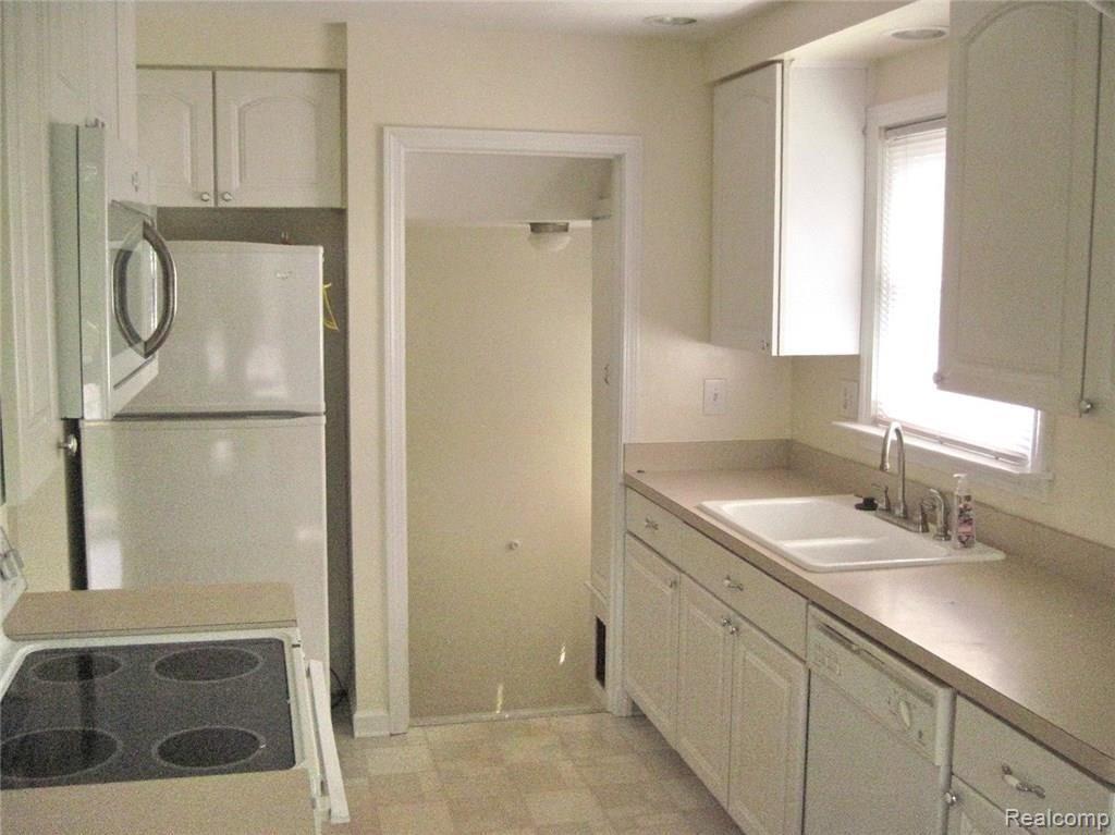 3216 Greenfield Road Berkley, MI 48072 - Photo 5 of 15 Kitchen