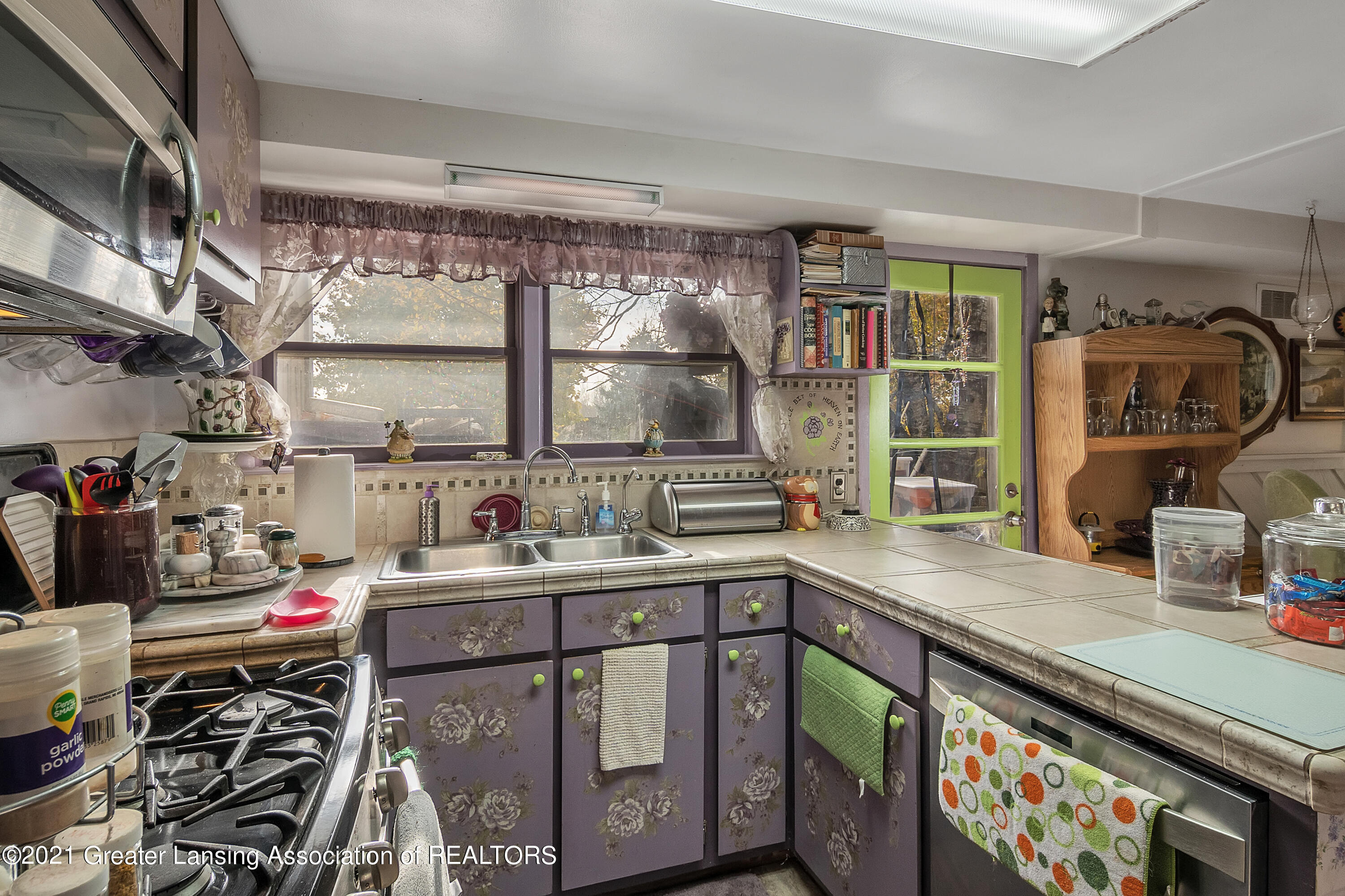 7154 Coleman Road East Lansing, MI 48823 - Photo 12 of 24 Kitchen