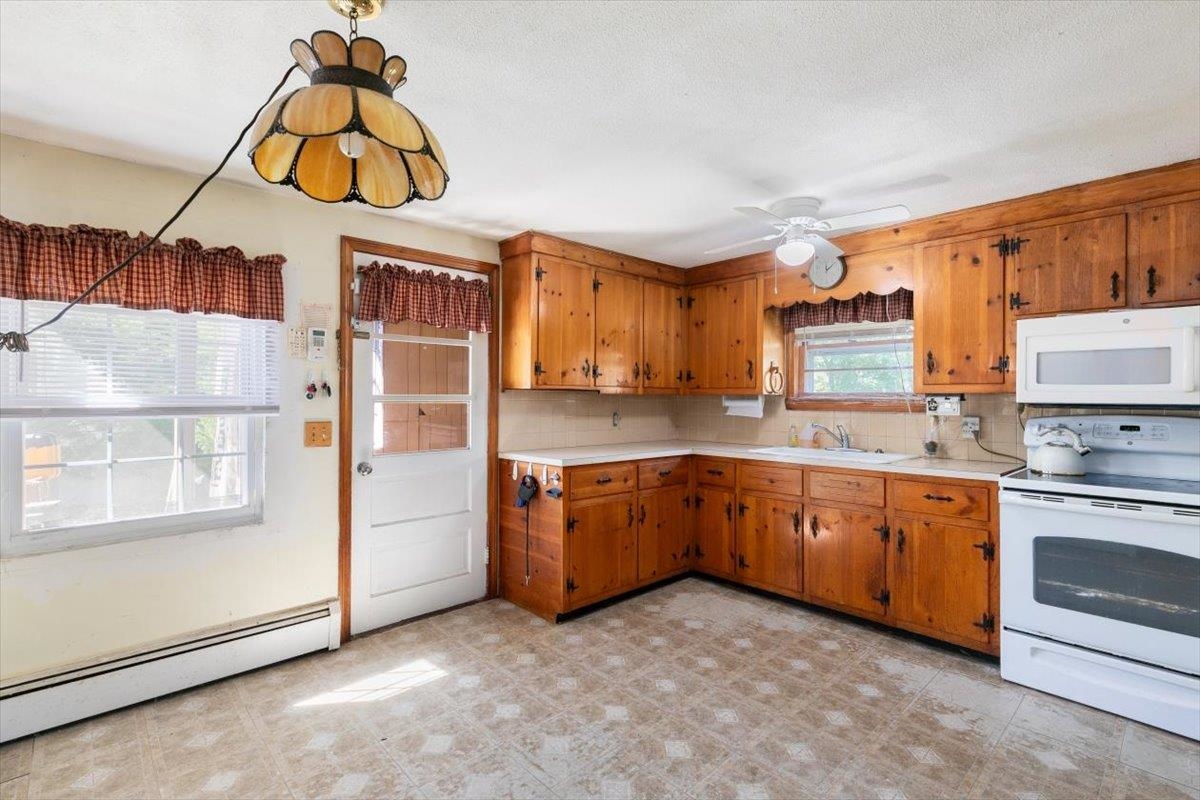 56 Pelham Road Salem, NH 03079 - Photo 7 of 31