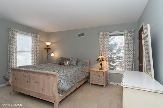 26W141 Parkside Road Naperville, IL 60540 - Photo 11 of 18