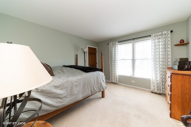 26W141 Parkside Road Naperville, IL 60540 - Photo 12 of 18