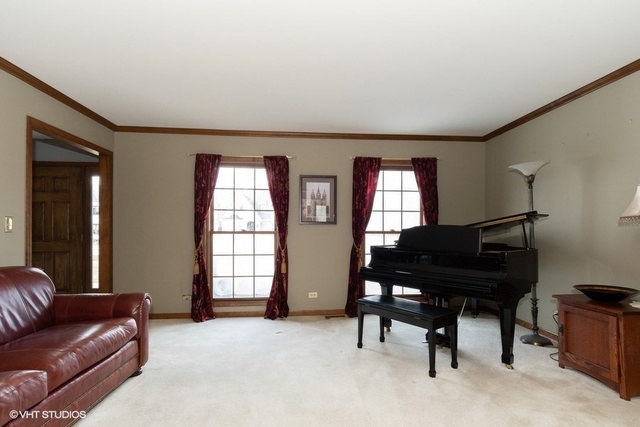 26W141 Parkside Road Naperville, IL 60540 - Photo 3 of 18