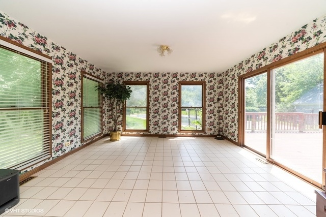 26W141 Parkside Road Naperville, IL 60540 - Photo 8 of 18