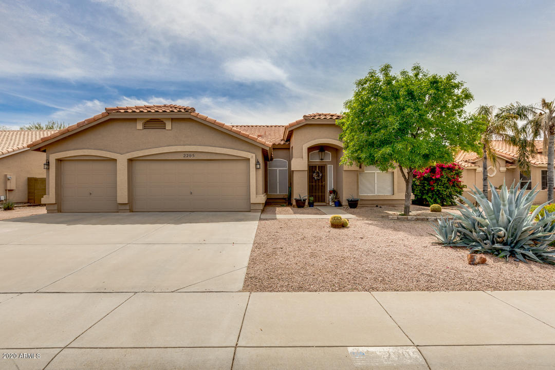 2205 East Brooks Street Gilbert, AZ 85296 - Photo 1 of 17 Front