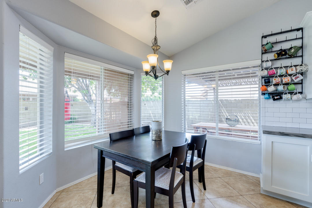 2205 East Brooks Street Gilbert, AZ 85296 - Photo 3 of 17 Eat In Kitchen