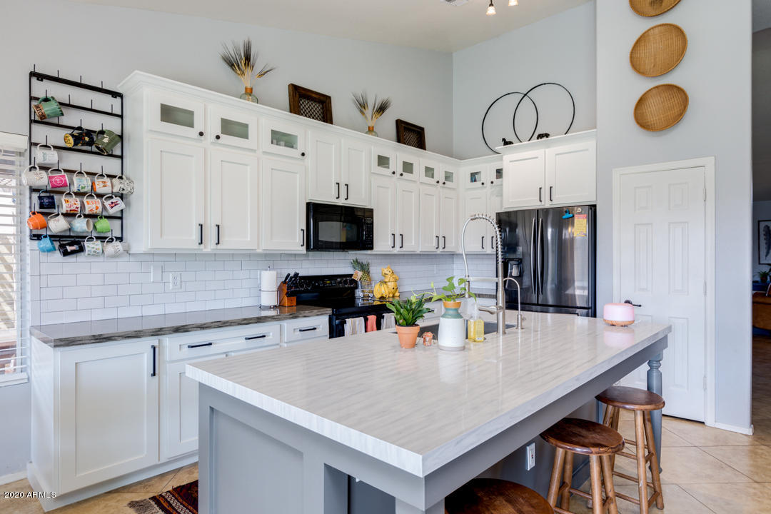 2205 East Brooks Street Gilbert, AZ 85296 - Photo 4 of 17 Kitchen