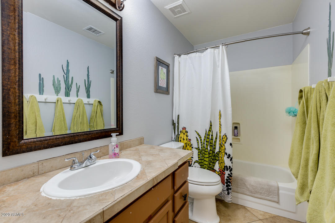 2205 East Brooks Street Gilbert, AZ 85296 - Photo 8 of 17 Bath 2