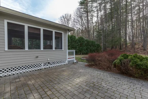 $674,900 | 4 Otter Drive, Concord, NH 03301