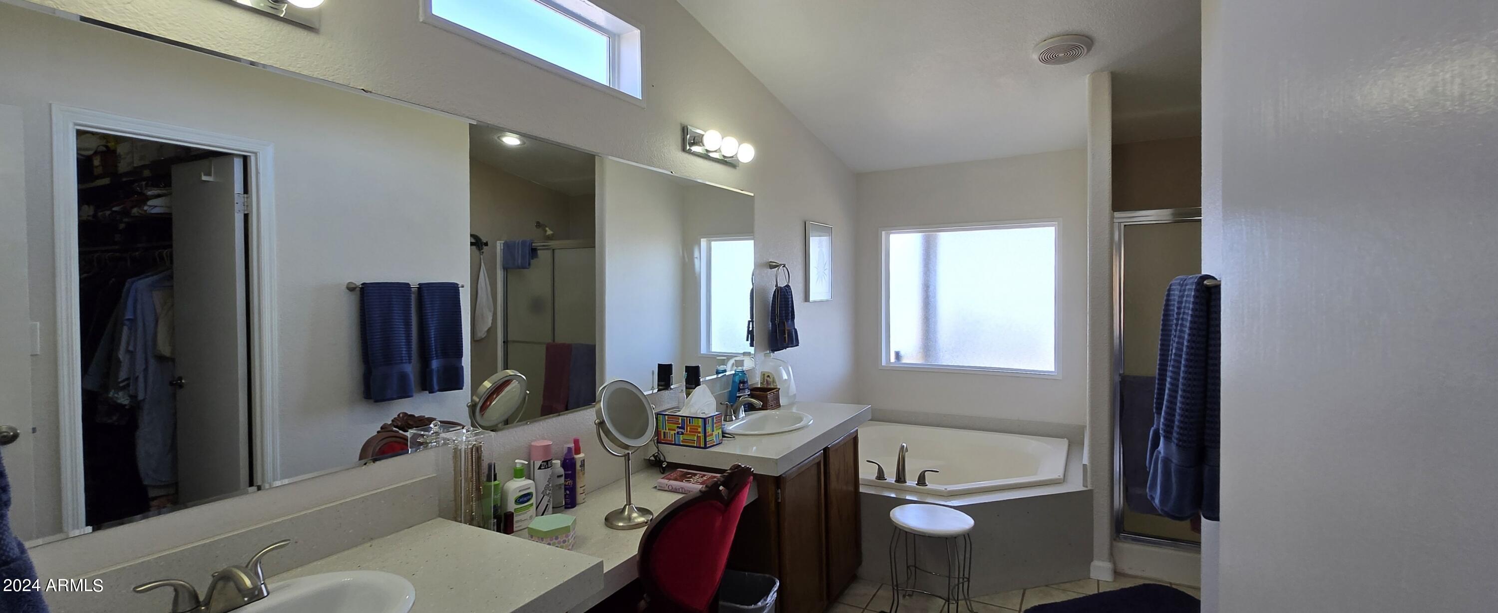 17470 East Roper Way Dewey, AZ 86327 - Photo 19 of 58 Master Bath view 1