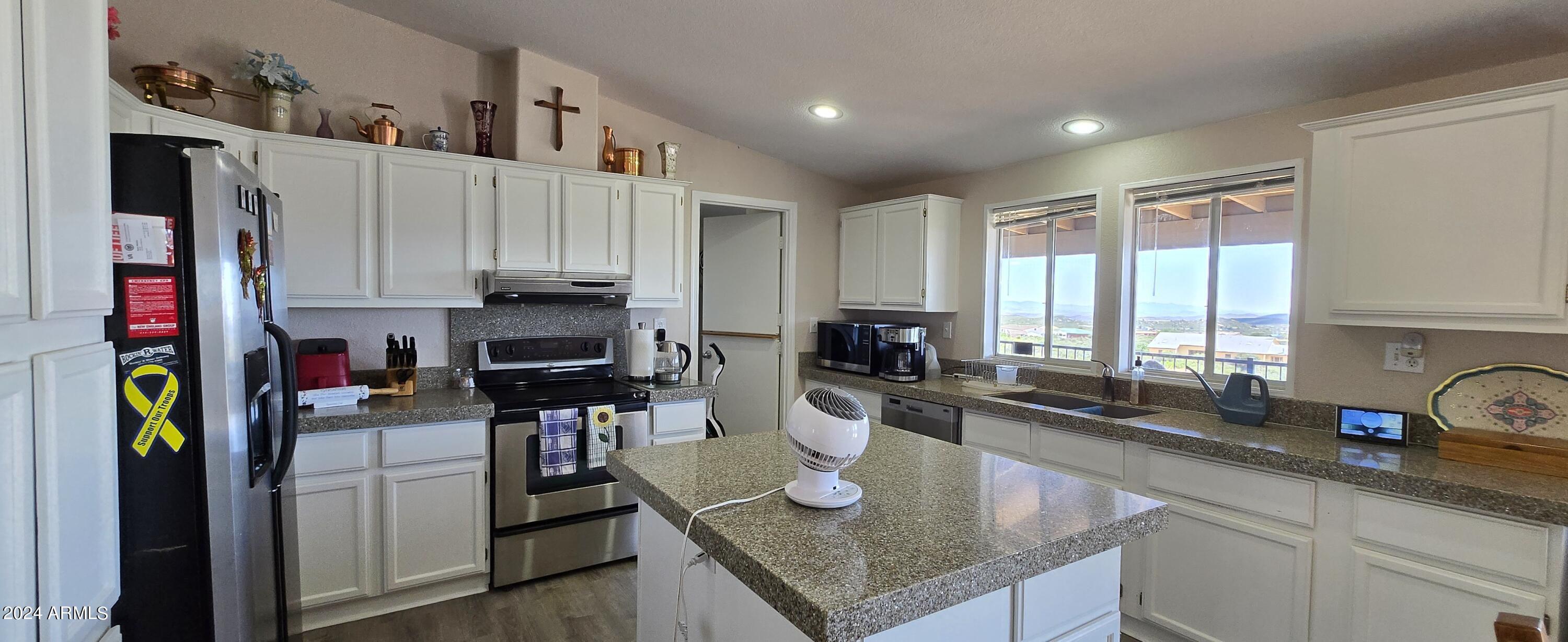 17470 East Roper Way Dewey, AZ 86327 - Photo 6 of 58 Kitchen view 2