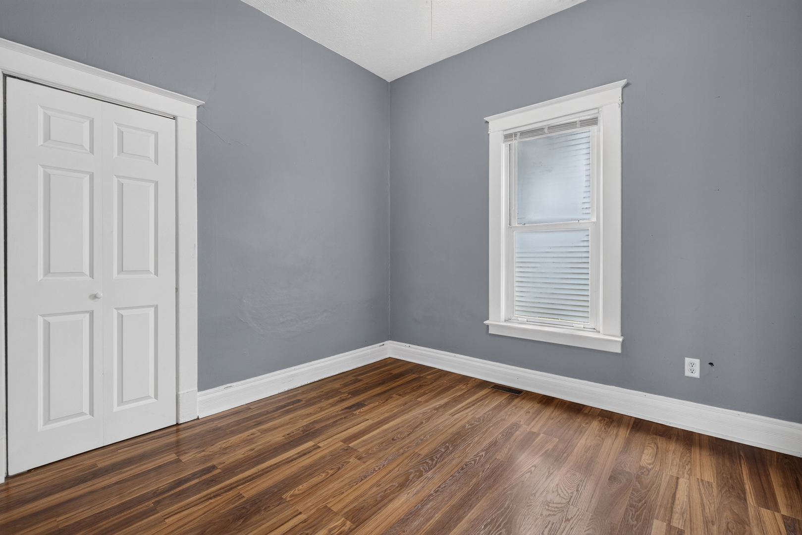 1128 Butler Street Morris, IL 60450 - Photo 20 of 28 an empty room with wooden floor and windows