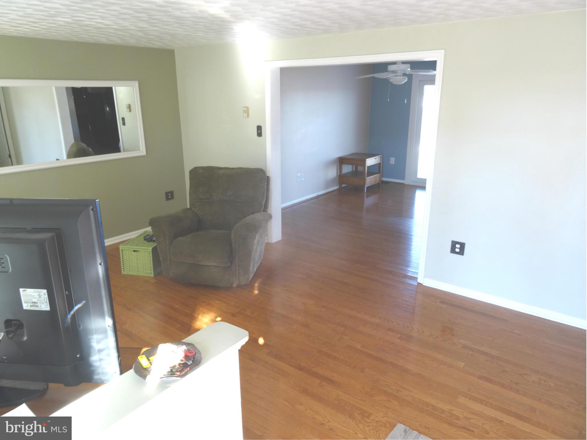 8506 Sandy Plains Road Baltimore, MD 21222 - Photo 3 of 30 Living Room