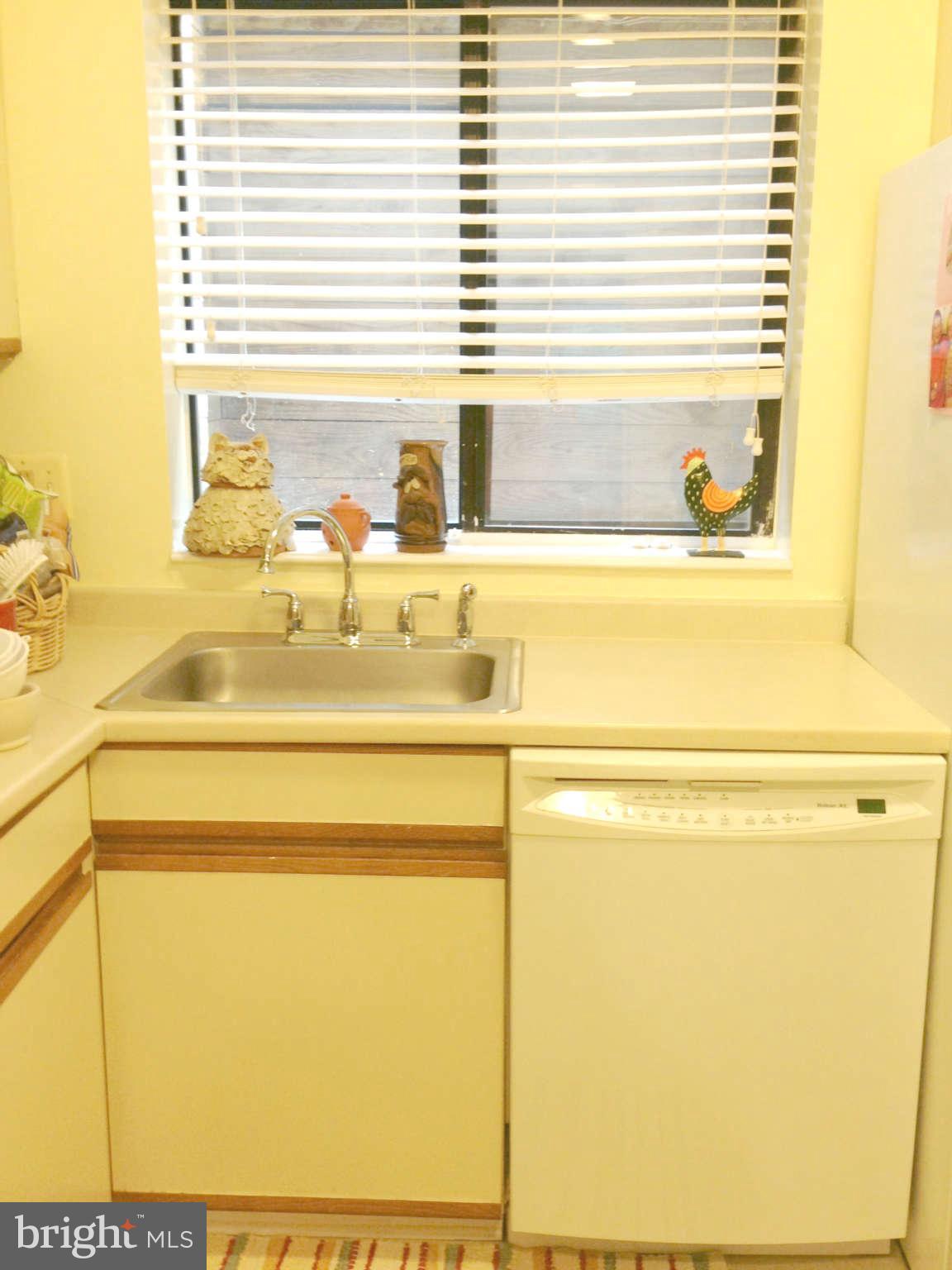 11220 Beaver Trail Court, Unit 7 Reston, VA 20191 - Photo 10 of 14 Kitchen