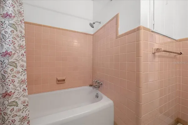 $249,900 | 2810 Southeast Lake Weir Avenue, Ocala, FL 34471