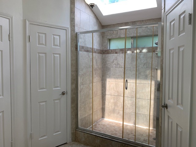 6650 Grove Field Lane Houston, TX 77084 - Photo 10 of 18 a bathroom with a glass shower door