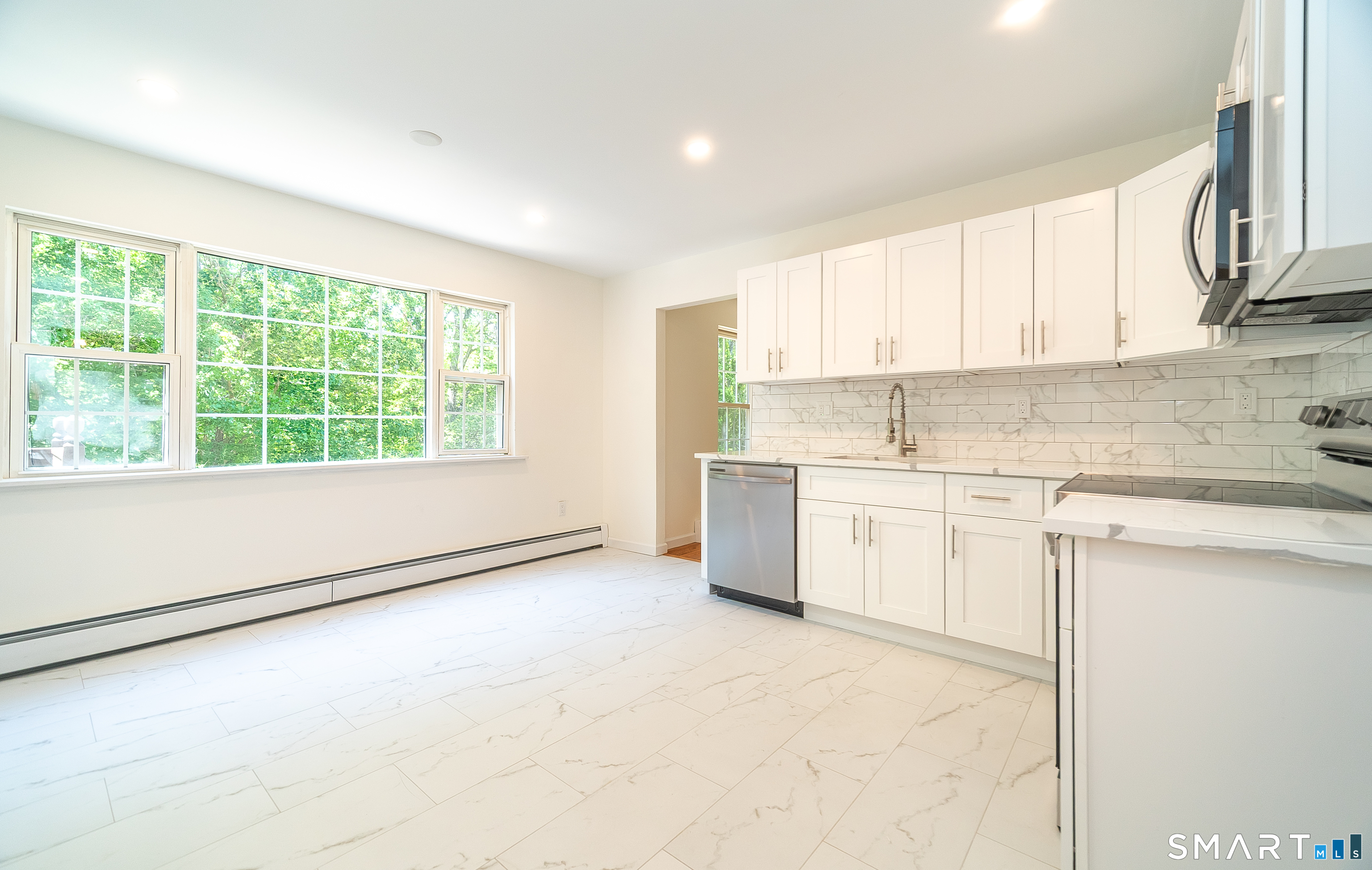 1425 James Farm Road Stratford, CT 06614 - Photo 7 of 40