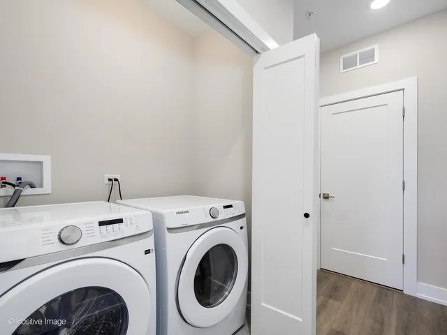 $2,295 | 261 Washington Boulevard, Unit 506, Oak Park, IL 60302