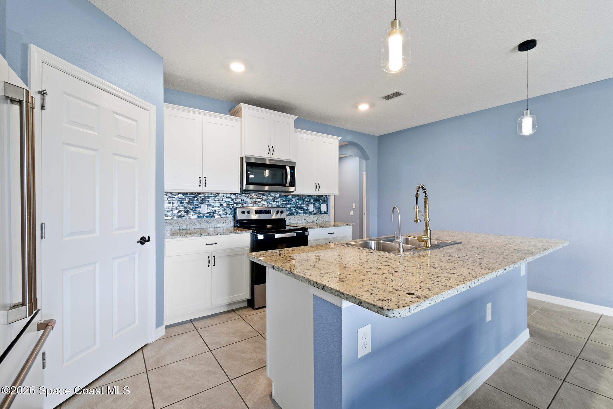 1814 Farmhouse Road Southeast Palm Bay, FL 32909 - Photo 5 of 30 Kitchen
