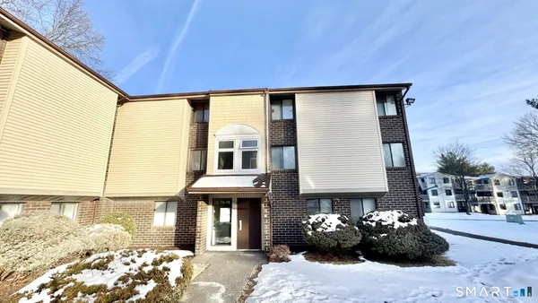 $2,150 | 7 Padanaram Road, Unit C77, Danbury, CT 06811