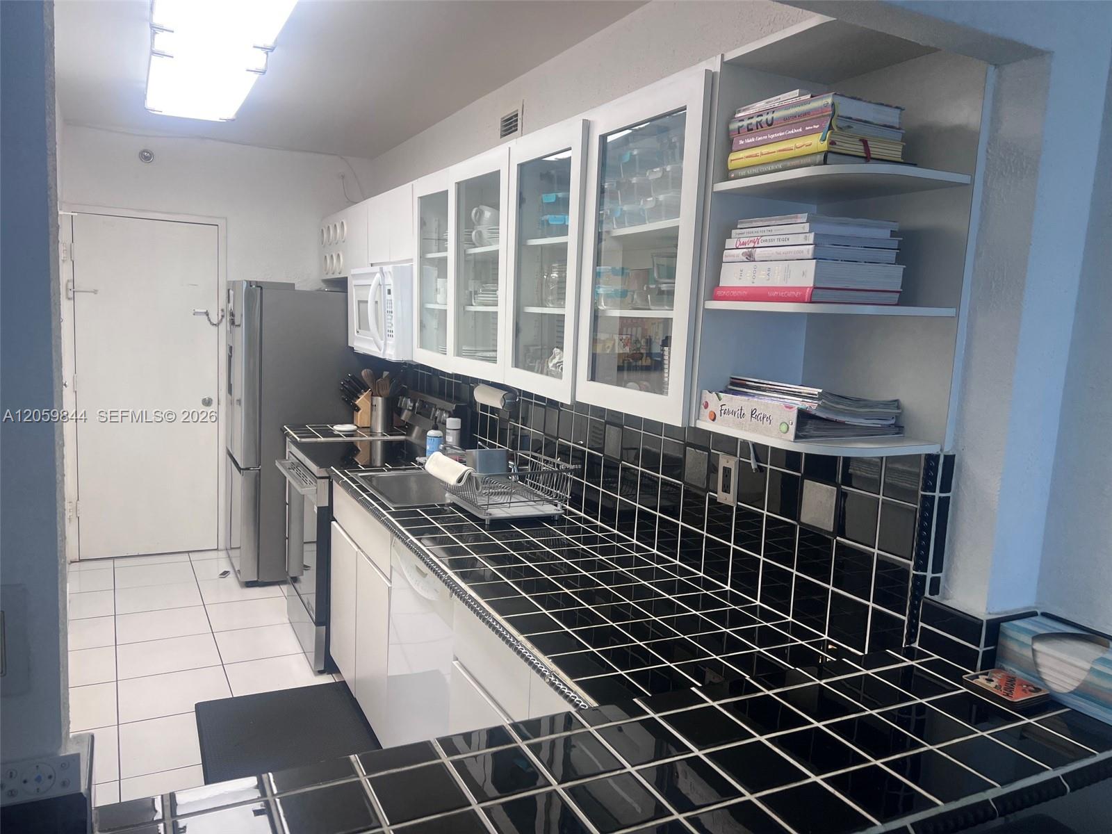 100 Lincoln Road, Unit 537 Miami Beach, FL 33139 - Photo 18 of 74 Gallery Image 18