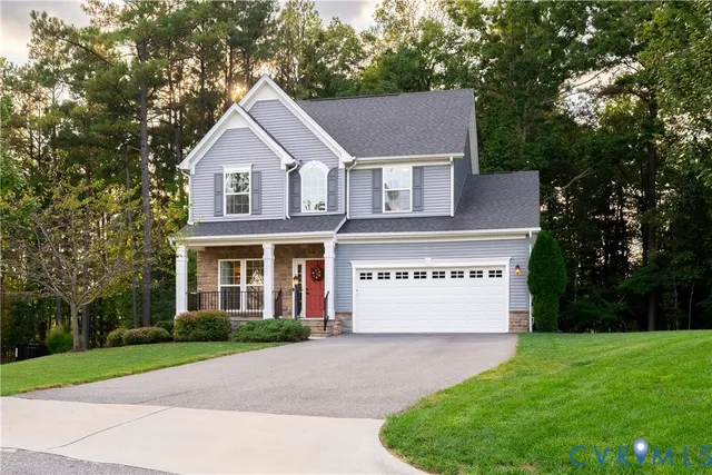a view of a house with a yard and garage