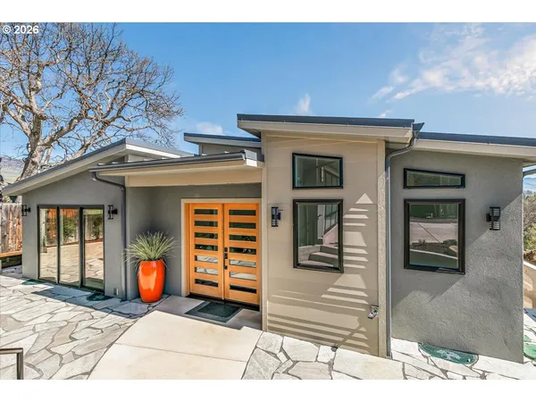 $1,389,900 | 852 Oak Street, Ashland, OR 97520